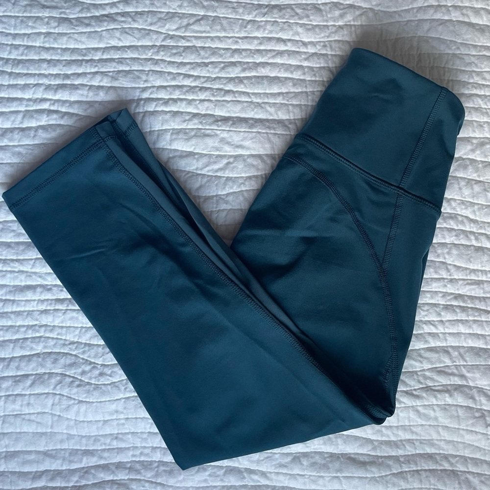 Old Navy GoDry cropped leggings with mesh details